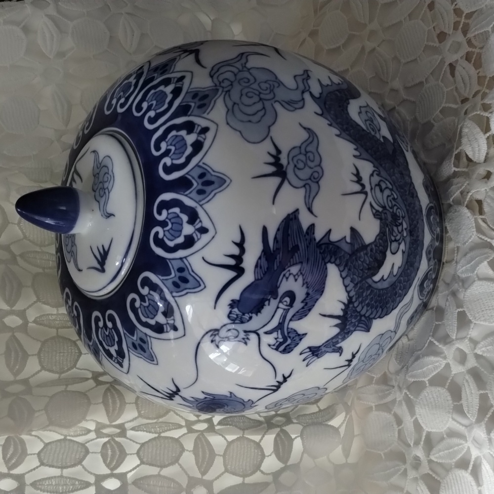 Vintage / Antique Porcelain Ginger Jar Hand Painted Dragon